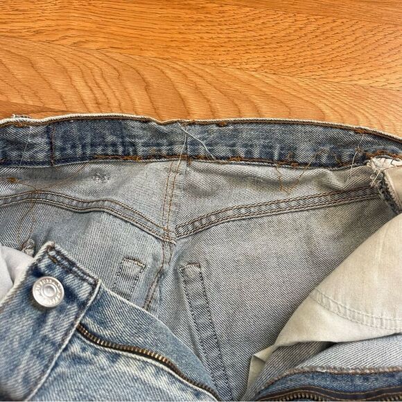 VINTAGE LEVI’S Cut Off Distressed Studded Denim Shorts Reworked Sz 30 - Picture 6 of 6